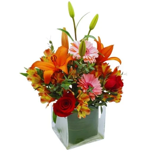 Florero con flores de estacion y lilium tropical